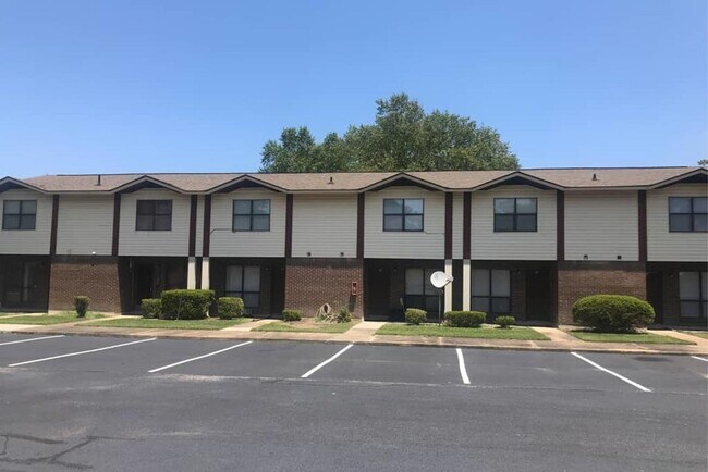 Primary Photo - 1121 Alice Dr