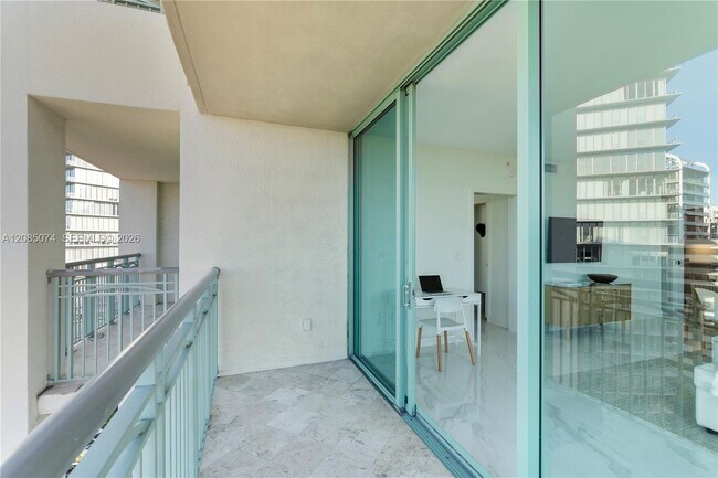 Building Photo - 3350 SW 27th Ave