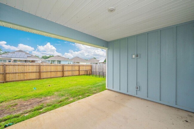 Building Photo - 3 Bedroom plus office/flex space in Crestv...
