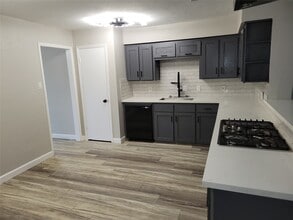 Building Photo - 13923 Ivymount Dr