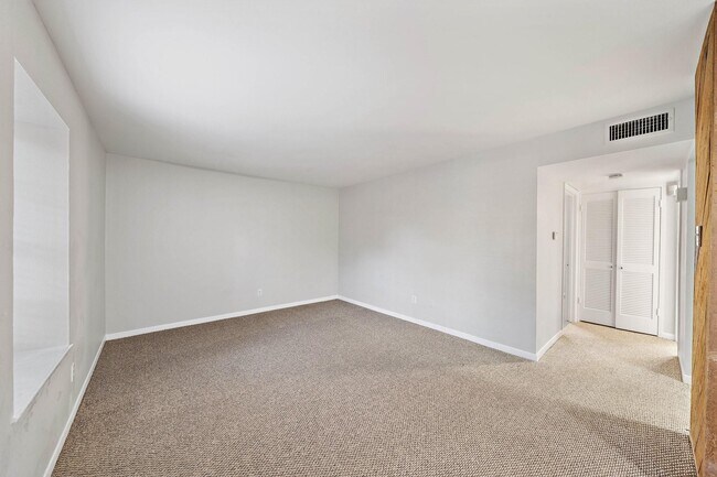 Building Photo - 9009 Gaylord Dr