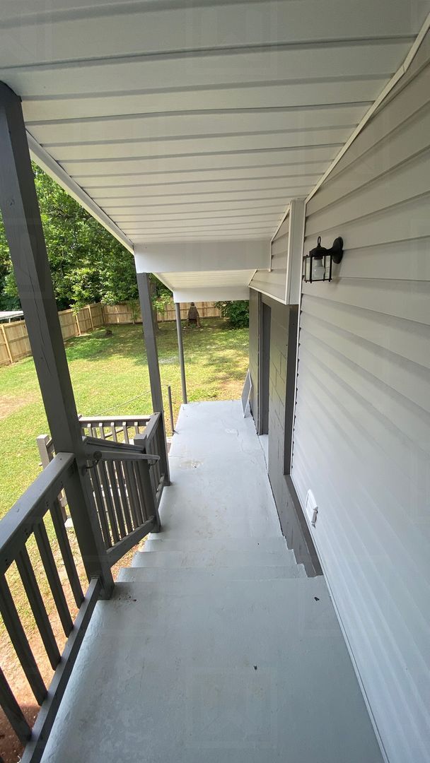 Building Photo - 2-Bed Home in Oakridge Community - Renovated