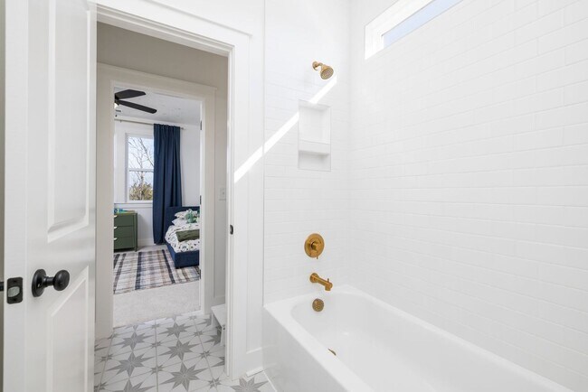 Building Photo - Now available in the highly desirable Lockwood Glen community in Franklin