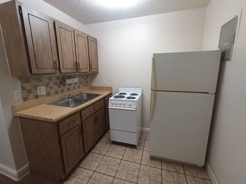 Building Photo - 5811 Stieren Dr