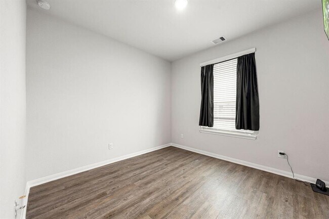 Building Photo - 11323 Cora Ln