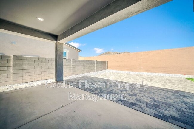 Building Photo - 6946 W Buckhorn Trail