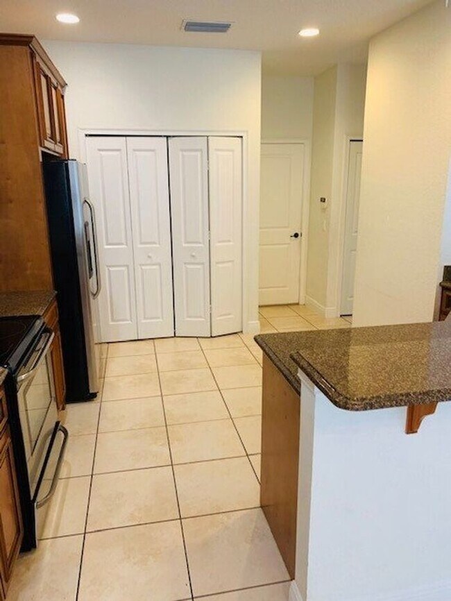 Building Photo - Gated Community of La Fortuna in Kissimmee