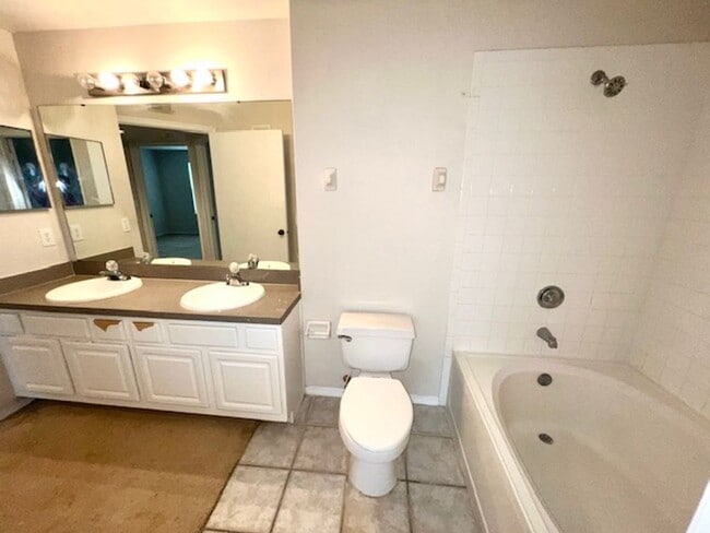 Building Photo - Move in NOW- Spacious 2 bedroom 1 bath condo on 3rd floor in gated community! Water included with...