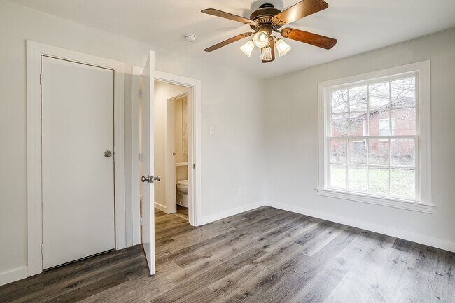 Building Photo - Fully Remodeled 3 Bed, 2 Bath Home in River Oaks w/ Basement- 76114