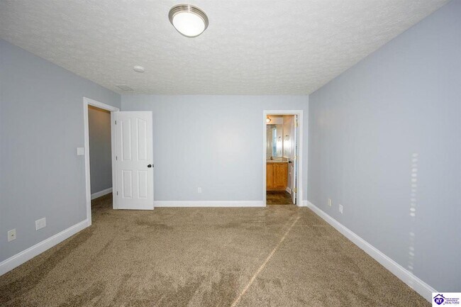 Building Photo - 611 Flushing Meadows Dr