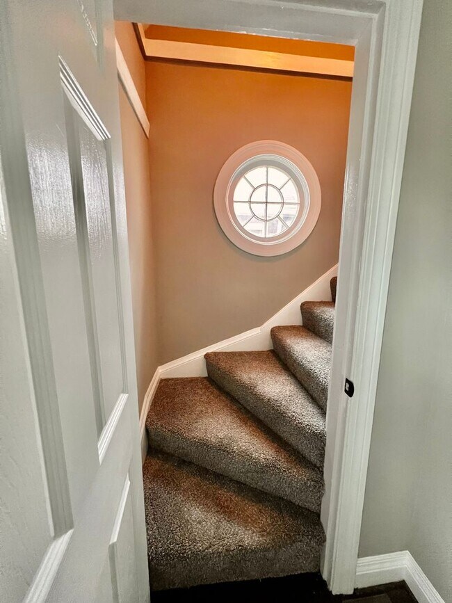 Building Photo - Adorable home located in St. Matthews