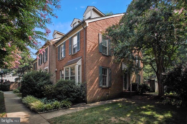 Building Photo - 450 W Glebe Rd