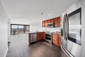 Building Photo - 100 Park Ave W