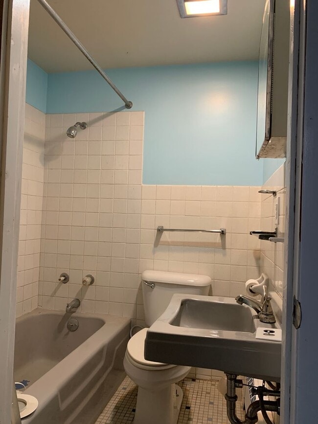 Building Photo - NOW Leasing!