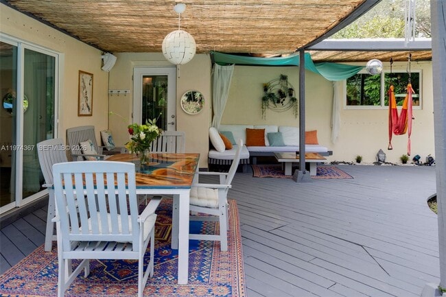 Building Photo - 750 NE 120th St