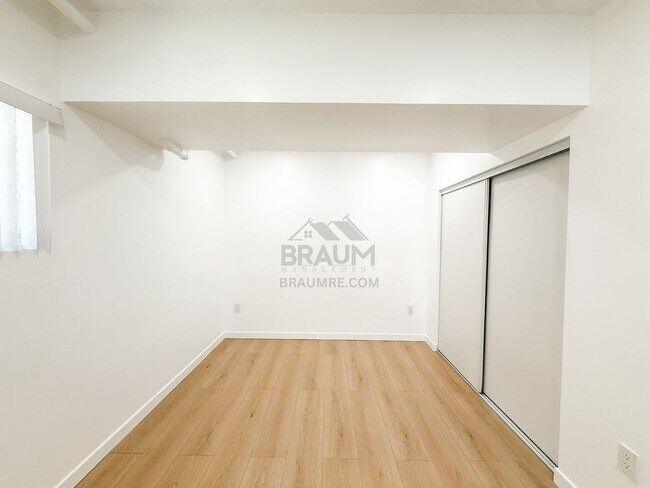 Building Photo - 11228 Huston St