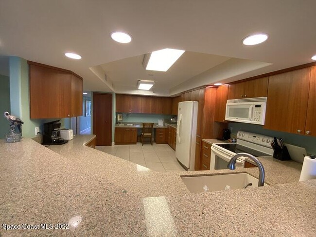 Building Photo - 732 Bayside Dr