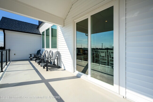 Building Photo - 1308 E Bay Ave