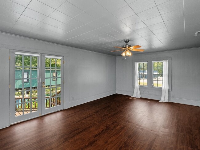 Building Photo - 107 St John St