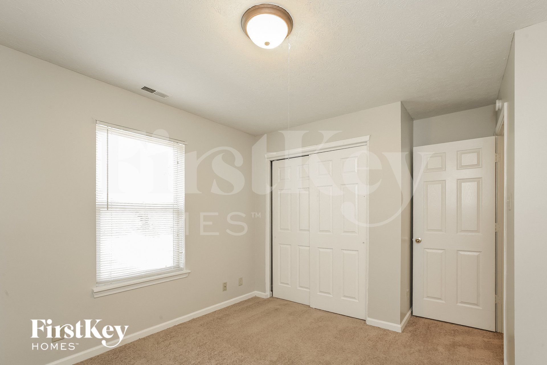 Building Photo - 6560 Hollingsworth Dr