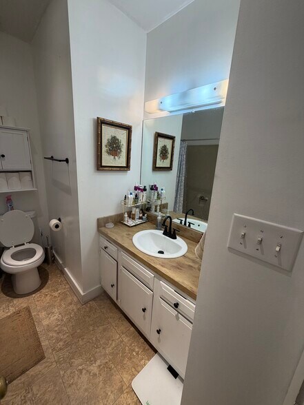 Building Photo - 1533 Floyd Ave