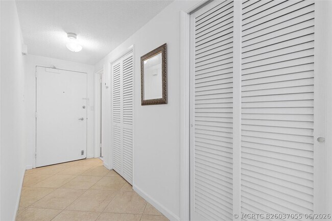 Building Photo - 3800 Galt Ocean Dr