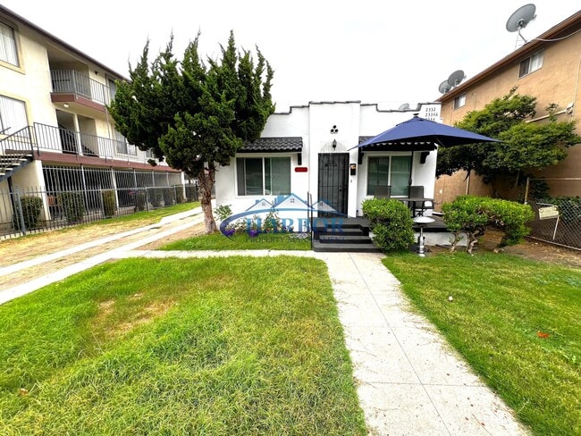 Primary Photo - 2332 Cedar Ave