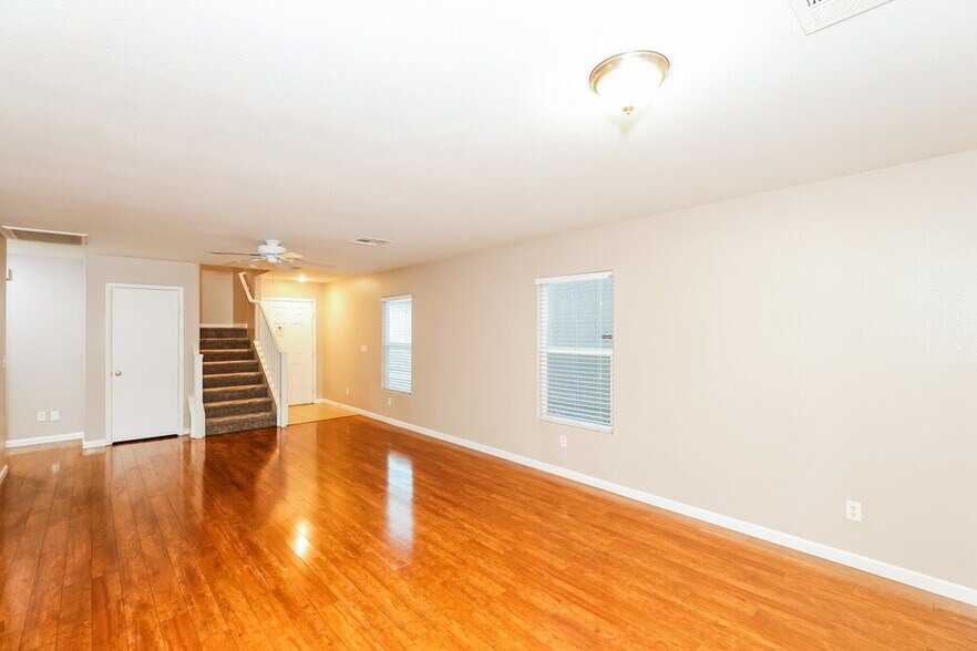 Building Photo - 6384 Whispering Clouds Ct