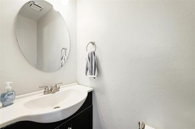 Building Photo - 1411 Gracy Farms Ln