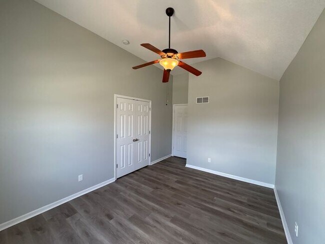 Building Photo - 3-Bedroom Home in a Quiet, Relaxing Neighb...