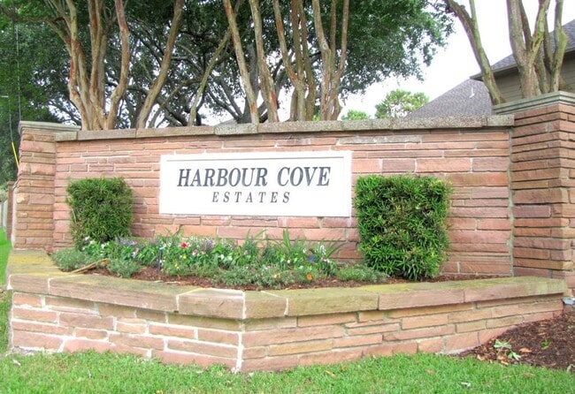 Building Photo - 2322 Lord Nelson Dr