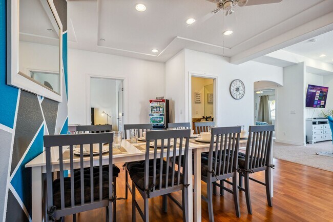 Building Photo - 3 BR + Bonus, Fully furnished, Includes Ut...