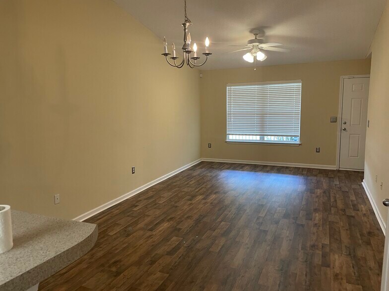 Building Photo - 400 Eisenhower Dr