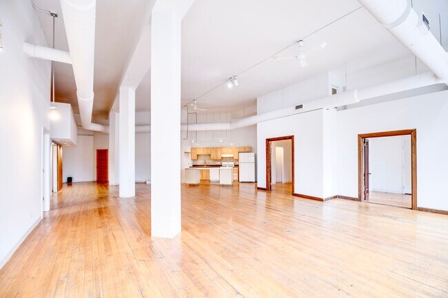Building Photo - 1278 N Milwaukee Ave