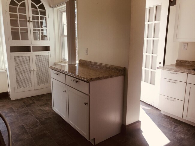 Building Photo - 727 N Capitol Ave