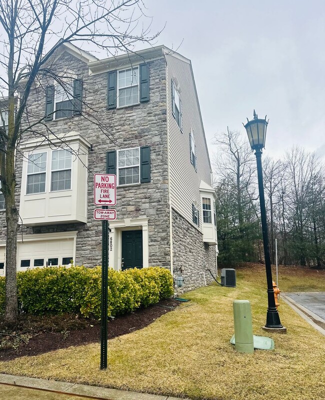 Building Photo - LARGE TOWNHOME with Pool - Howard County MD