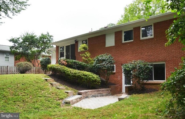 Building Photo - 9710 Holmhurst Rd