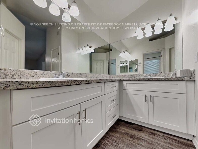 Building Photo - 2366 E Evans Dr