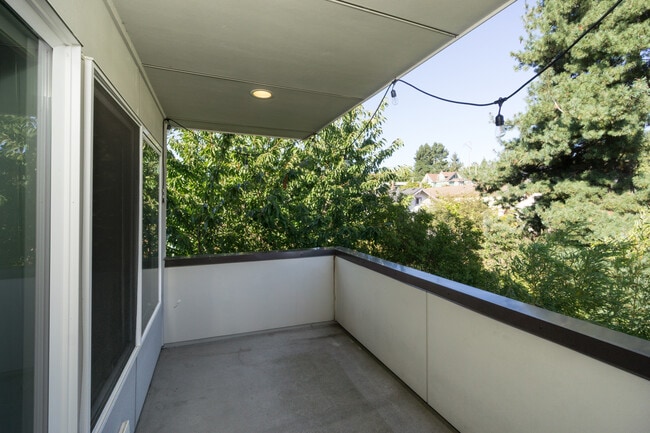 Building Photo - 328 NW 41st St