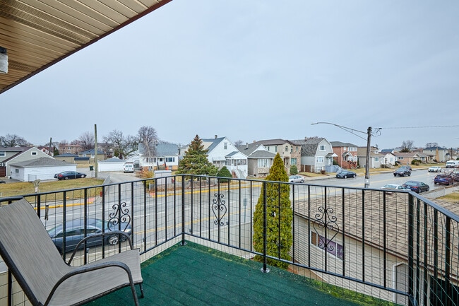 Building Photo - 6780 W Forest Preserve Dr