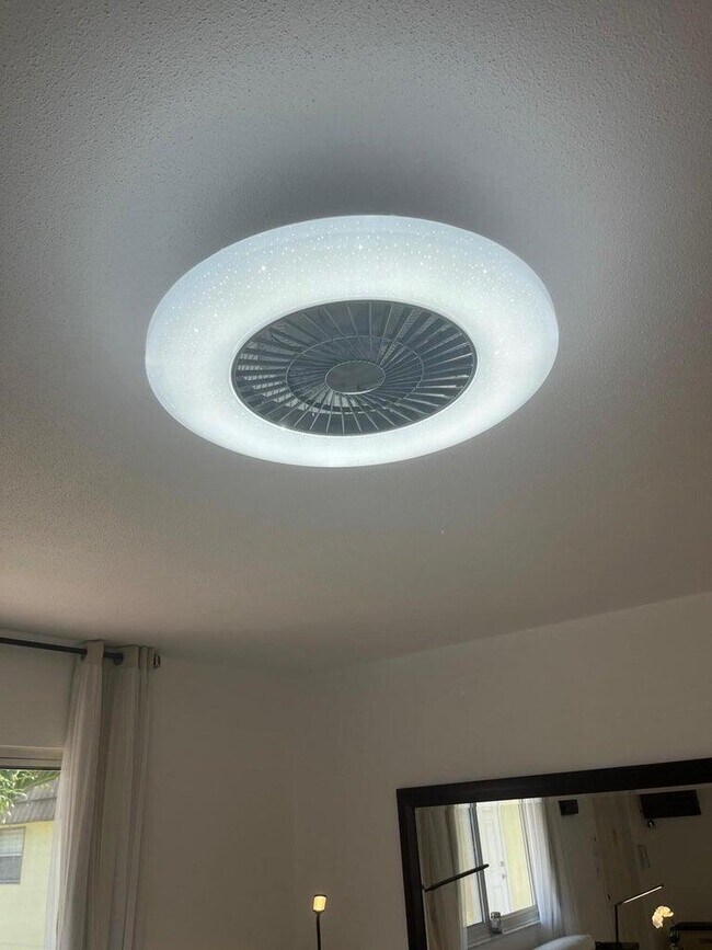 Building Photo - 123 Saxony Trail