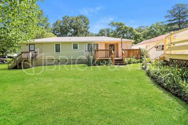 Building Photo - 5569 Rockdale Rd