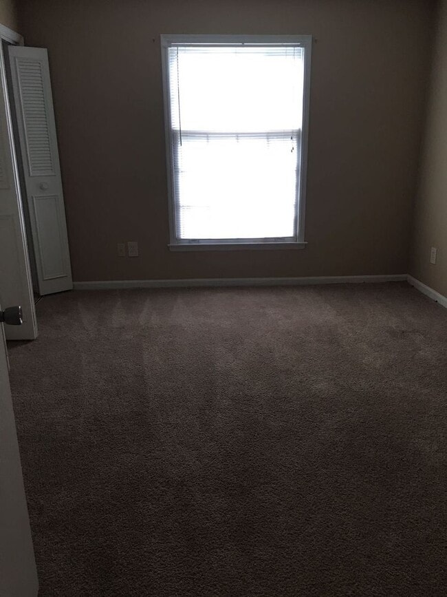 Building Photo - Renovated 2 Bedroom / 2 Bath Condo for Rent