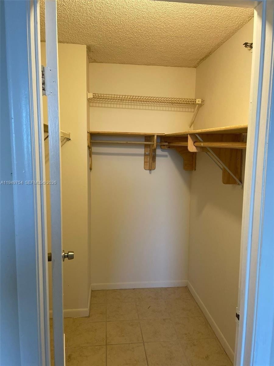 Building Photo - 9688 Fontainebleau Blvd