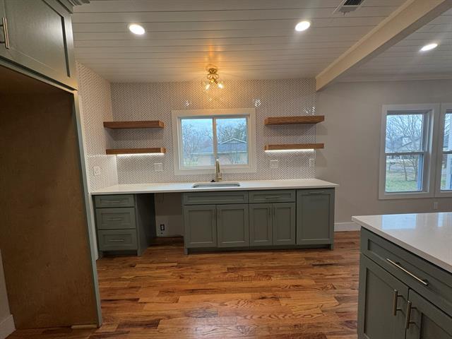 Building Photo - 911 N Spring St