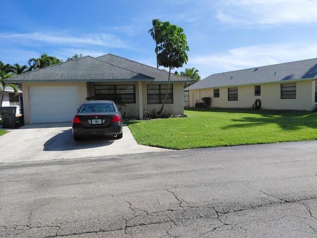 Building Photo - 1322 Pines Ln