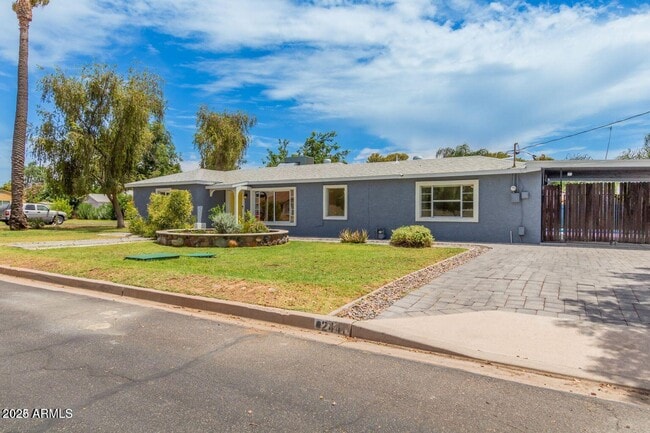 Building Photo - 2441 E Edgemont Ave