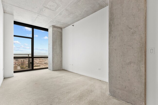 Building Photo - 235 W Van Buren St