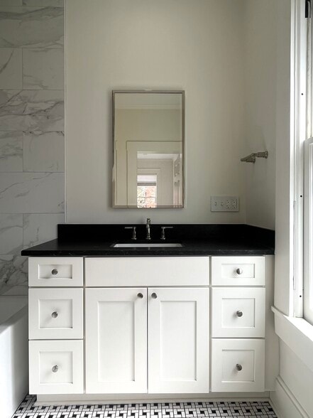 Building Photo - 672 Mohawk St