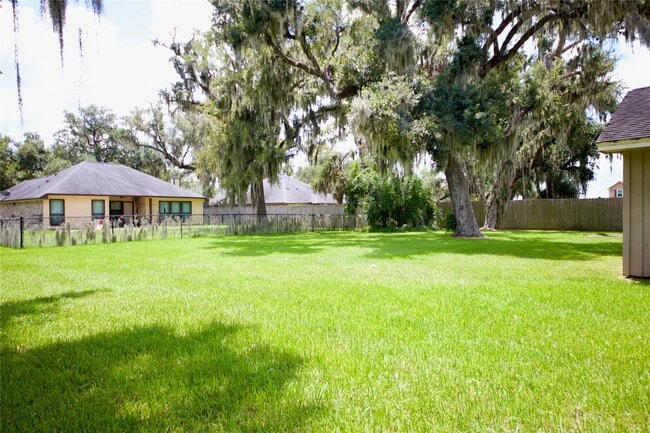 Building Photo - 2109 Riverside Dr